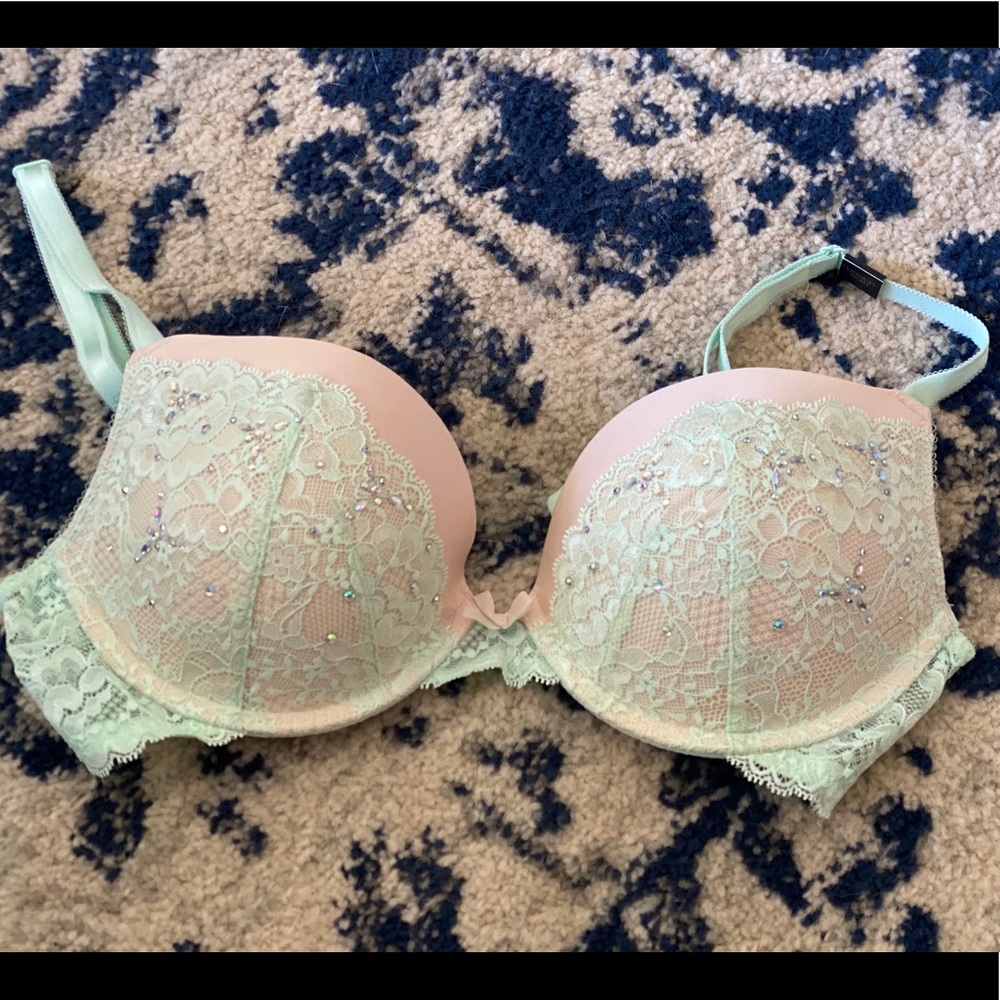 Victoria’s Secret 36C bra